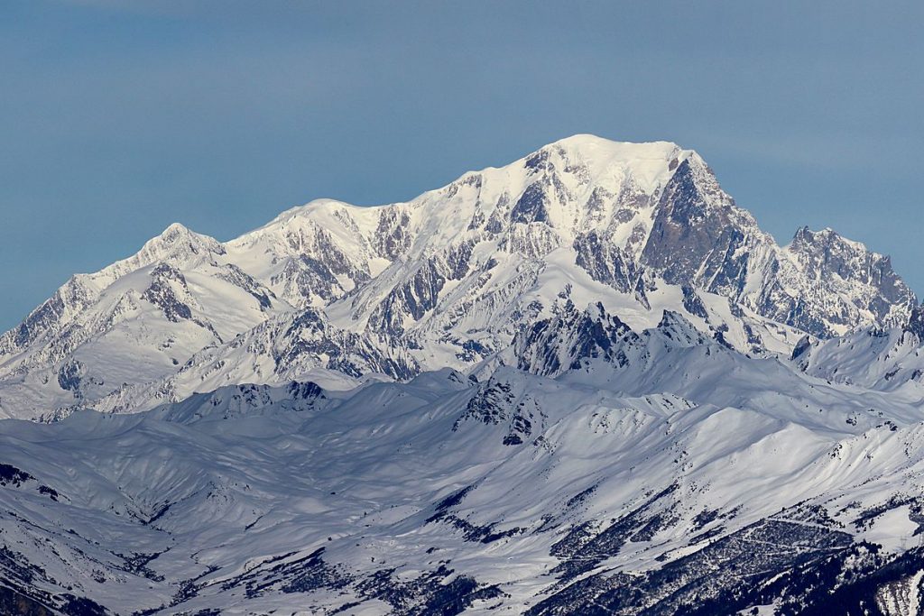 vue sur le mont blanc enneigé